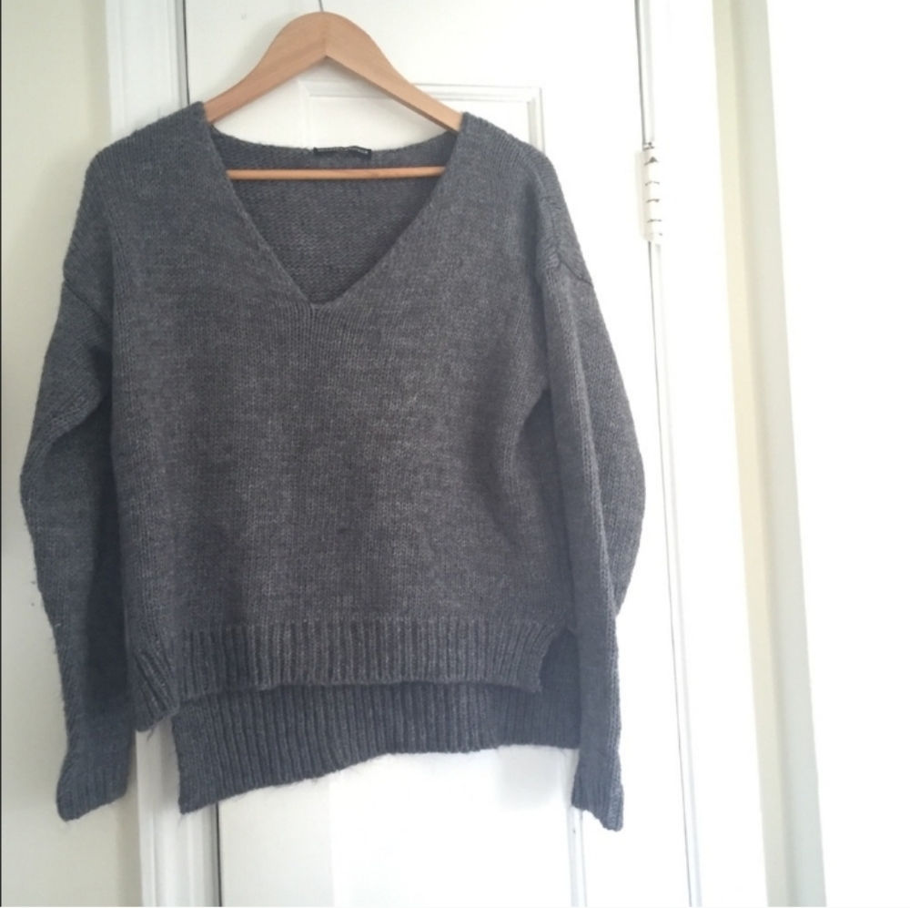 Bandy Melville V-neck knit sweater